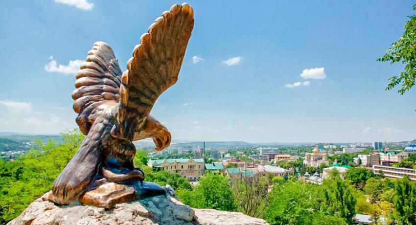 Скульптура Орла в Пятигорске. Отдых и лечение в санатории Руно