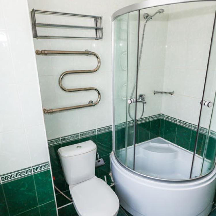 Оснащение ванной комнаты в номере 1 местный, 1 комнатный, Стандарт Соло, Корпус 2 санатория Руно в Пятигорске